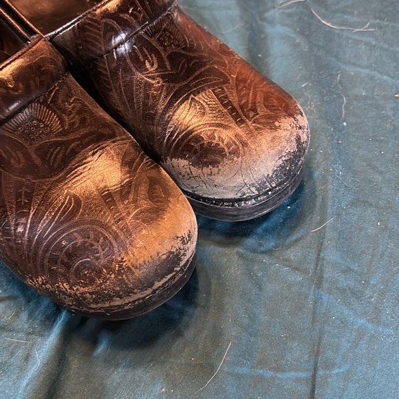 Dansko size 38 black pattern clogs. - Picture 3 of 6